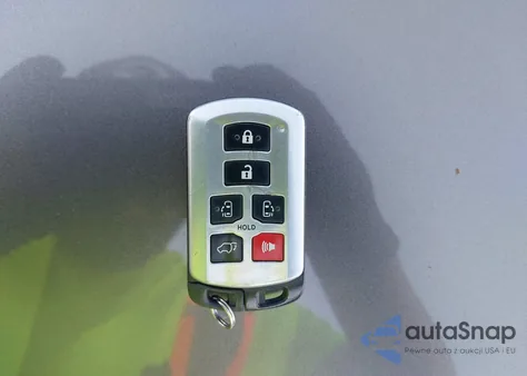 2011 Toyota Sienna Xle V6 from USA, damaged, VIN 5TDYK3DCXBS025166